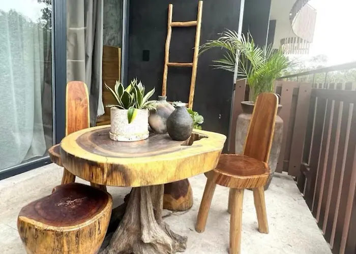 "designer Cave Loft" In Zone - Club Included Apartment *