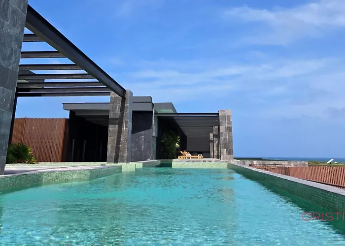 "designer Cave Loft" In Zone - Club Included Apartment