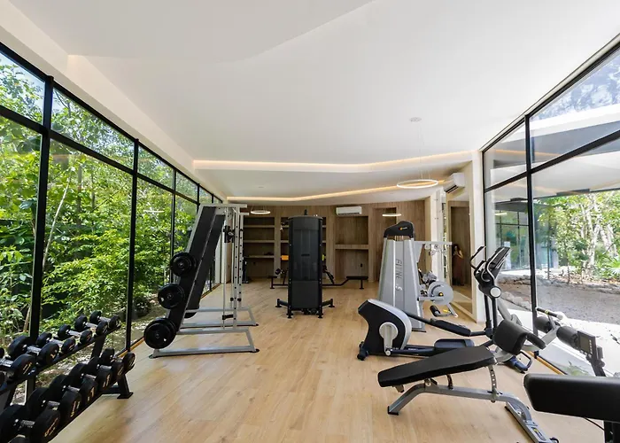"designer Cave Loft" In Zone - Club Included Apartment *